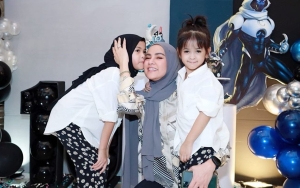 Olla Ramlan Bantah Lepas Hijab Usai Foto Tanktop Viral, Bangga Putri Cantik Inisiatif Berkerudung
