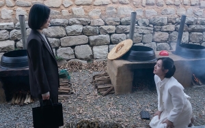 Cha Joo Young Ungkap Sulitnya Syuting Berlutut Pada Song Hye Kyo di 'The Glory'
