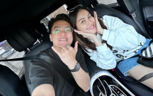 Aksi Kocak Ayu Ting Ting Jambak Rambut Boy William Tuai Sorotan