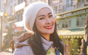 Iis Dahlia Dipuji Awet Muda Kala Pakai Dress Pink, Resep Kecantikan Disorot Lagi