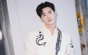 Lee Jong Suk Unggah Postingan Perdana Sejak Terungkap Pacari IU, Pamer Foto Gemes