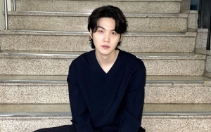 Kemeja Suga BTS di PFW 2023 Tak Asing, Ternyata Pernah Dipakai Member Lain