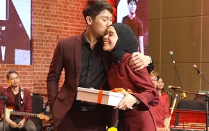 Rizky Billar Reflek Cium Lesti Kejora   Kala Selebrasi Main Bola Sukses Bikin Baper