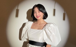 Salah Kostum, Jihyo TWICE Langsung Tampil Beda Saat Kunjungi Tempat Sakral