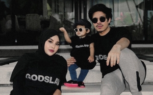 Reaksi Santai Ameena Putri Atta-Aurel Kongkow Bareng Kura-Kura Raksasa Menarik Perhatian