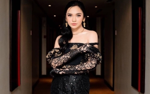 Respons Lyodra Usai Outfit Manggungnya Disebut Bak Dadar Gulung