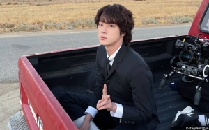 Jin BTS Manggung dengan Coldplay, Akui Susah Tampil Bareng Tim Lain yang Bukan Grupnya Sendiri