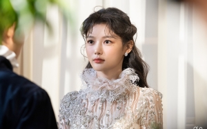 Kim Yoo Jung Awalnya Takut Bintangi Pertunjukan Teater 'Shakespeare in Love'