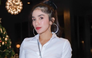 Ibu 5 Anak, Vibes Ussy Sulistiawaty Bareng Keluarga Curi Atensi