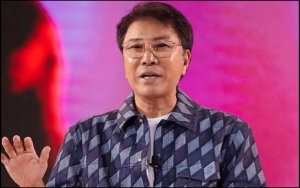 Meski Sedang Sakit, Lee Soo Man Bergegas Kembali ke KorSel Demi Gugatannya ke SM Ent