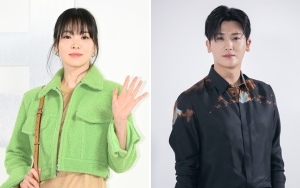 Ekspresi Song Hye Kyo Langsung Berubah Saat Didekati Park Hyung Sik