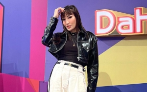 Tangan Lebam Ayu Dewi di Video Terbaru Bikin Heboh