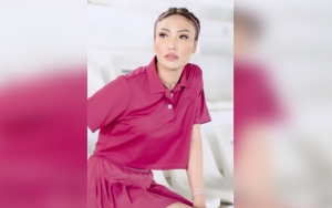 Ayu Dewi Siap Dikomentari Usai Pamerkan Wajah Keriput Hingga Rambut Singa