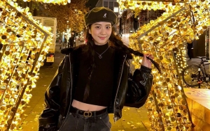 Jisoo BLACKPINK Ciptakan Antrean Saat Pose Gemas di Paris, Outfit Hingga Body Curi Fokus
