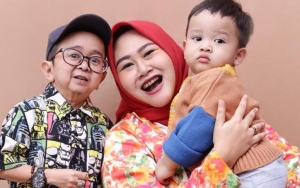 Tak Sopan & Ogah Cium Tangan Mertua Jadi Alasan Daus Mini Digugat Cerai Istri