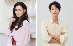 Sikap Katy Louise Saunders Istri Song Joong Ki di Depan Awak Media Disorot