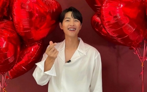 Song Joong Ki Tampil Menawan Ajak Fans Sambut Musim Semi Bareng Majalah GQ