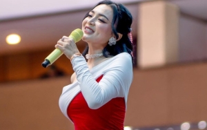Wika Salim Banjir Kritik Gegara Model Pakaian Saat Manggung
