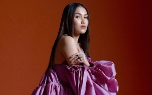 Ayu Ting Ting Tampil Beda Dari Biasanya, Dipuji Tetap Cantik Meski Bengong