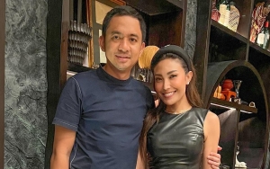 Tak Biasa, Ayu Dewi Dibikin Regi Datau Tersipu di Depan Staff Kantor