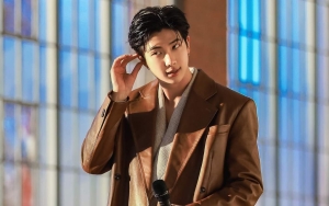 RM BTS Berbinar Lihat Kerumunan Penuh Army meski Gugup di Milan Fashion Week 2023