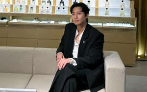 Nikmati Liburan, Park Seo Joon Pamer Dapat Photocard Aktor Lain