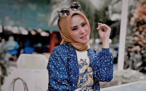 Angel Lelga Singgung Soal Suami di Foto Bareng Pria Tampan Berwibawa, Dipuji Cocok