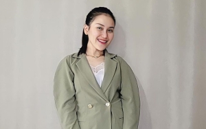 Pakai Setelan Mini, Ayu Ting Ting Lincah Goyangkan Pinggul Di Atas Panggung Digunjing Abis-abisan