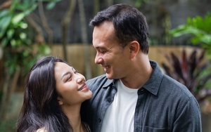 Nicholas Saputra Kiyowo Tulis 'Miyaww' Digoda Kode Buat Ariel Tatum