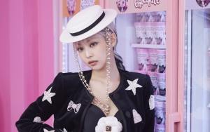 Jennie BLACKPINK Pakai Cincin Imut di Jari Manis, Pria Yang Memberi Terungkap