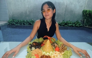 Sheryl Sheinafia Dicurigai Segera Menikah Usai Pamer Pas Foto Background Biru