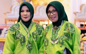 Ibu Indah Permatasari Nangis Bongkar Kebaikan Mantu-Besan Ningrat, Sentil Sikap Arie Kriting