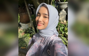 Penuhi Nazar, Fuji An Bagi-bagi 500 Amplop Buat Syukuran Rumah Baru