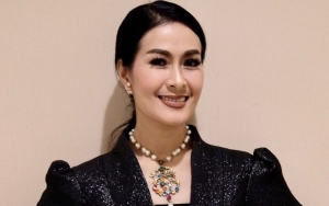 Iis Dahlia Asyik Joget Kenakan Crop Top, Body Goals Bikin Ngiri