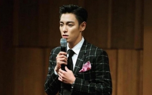  T.O.P BIG BANG Tampil Memikat di Acara Peragaan Busana Versace