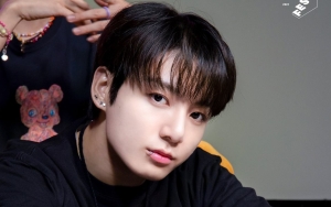 Jungkook BTS Ganti Baju 3 Kali Kala Live, Harga 2 Outfit Terbilang Murah