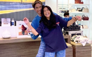 Ngonser Bareng Ke Luar Negeri, Outfit Minim Dan Riasan Pacar Devano Danendra Disorot