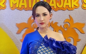 Bantu Seorang Nenek-nenek yang Bingung Cari Obat Gatal, Happy Asmara Sisipkan Permintaan Maaf