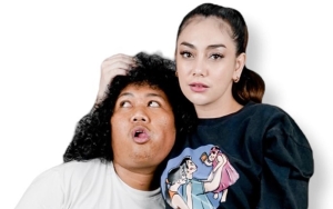 Jadi Babysitter Dadakan, Celine Evangelista Telaten Potong Kuku Putra Marshel Widianto