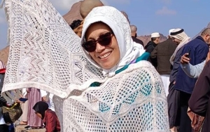 Ibu Indah Permatasari Pamer Foto Tanpa Hijab, Wajah Cantik Masa Muda Bikin Pangling