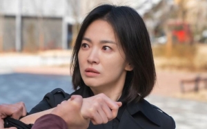 Song Hye Kyo Senyum Cantik Meski Perankan Korban Bully di BTS 'The Glory', Netizen Terpesona