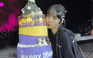 Bikin Lisa Terharu, Fans Filipina Sukses Beri Kejutan Ulang Tahun Sang Idola di Konser