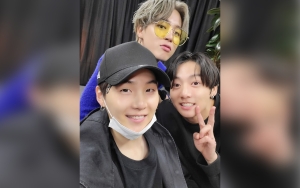 Jungkook Ngakak Sampai Nangis Saat Suga dan Jimin BTS Praktik Fansign Online