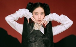 Pakai 8 Outfit, Jisoo BLACKPINK Sulap Baju Haram Jadi Sopan di Teaser 'Flower'