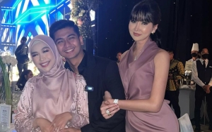 Lucinta Luna Cantik Bak Barbie Hidup, Ekspresi Ria Ricis Saat Foto Bareng Dikira Tertekan