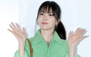 Penampilan dan Tingkah Lucu Song Hye Kyo di SBS Drama Awards 2003 Kembali Jadi Perhatian