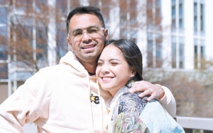 Raffi Ahmad Curi Momen Hujani Nagita Slavina Ciuman Tiada Henti di Tengah Keriwehan Orang Sekitar