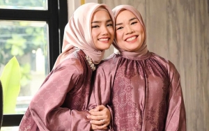 Reaksi Ngegas Fuji An Usai Lihat Rambut Sang Ibu Ngintip Kala Pakai Hijab