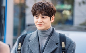 Bagi Momen Baca Naskah, Kim Bum Koreksi Tulisan 'Tale of The Nine Tailed 1938' di Trending
