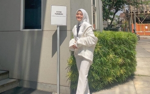 Tak Kuasa Menahan Air Mata, Putri Delina Akui Tidak Lagi Memiliki Tempat Curhat